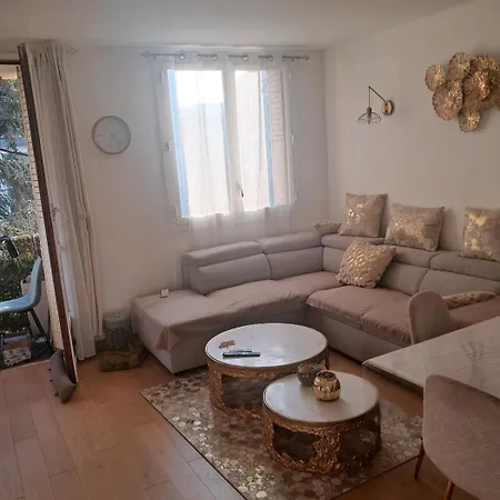 Ideale Pour Vos 3 Pieces Avec Terrasse Et Stationnement