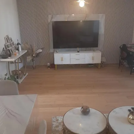 Ideale Pour Vos 3 Pieces Avec Terrasse Et Stationnement Nice